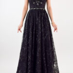 Vestido negro con falda de tul de lentejuela con pedrería