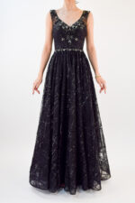 Vestido negro con falda de tul de lentejuela con pedrería
