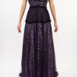 Vestido morado con negro y brillos plateados y cuello halter