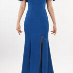 Vestido azul con tirante delgado y olan en escote