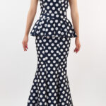 Vestido strapless de polka dots en corte sirena