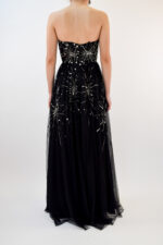 Vestido strapless negro con falda de tul y estrellas en pedrería - Image 2