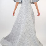 Vestido plata con mangas amponas de lentejuela en ondas