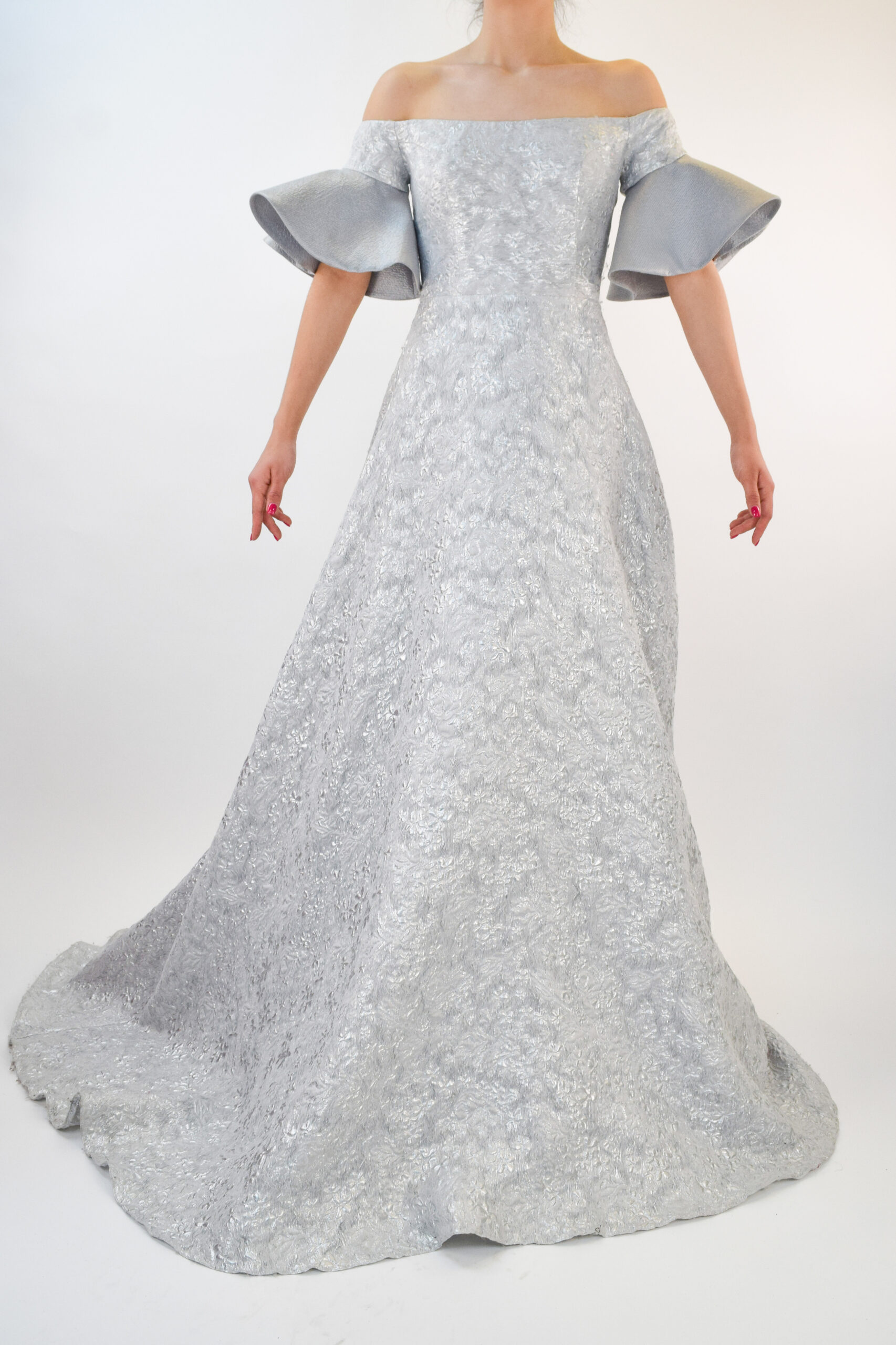 Rr3-15 Vestido plata con mangas amponas de lentejuela en ondas - Image 1