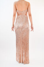 Vestido rose gold de pedrería en su totalidad en corte recto - Image 2