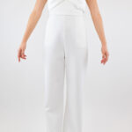 Jumpsuit blanco con tirante y escote en V