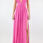 Vestido rosa con espalda cruzada y escote en V con tablones en busto
