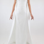 Vestido liso blanco strapless con cauda en corte A