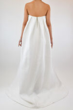 Vestido liso blanco strapless con cauda en corte A - Image 2