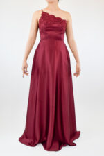 Vestido color vino de un hombro con encaje en ondas, falda en corte A