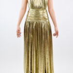 Vestido halter color dorado metálico sin espalda