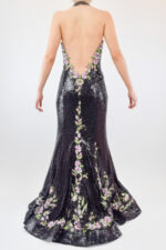 Vestido negro sin espalda de lentejuela con flores en parte inferior - Image 2