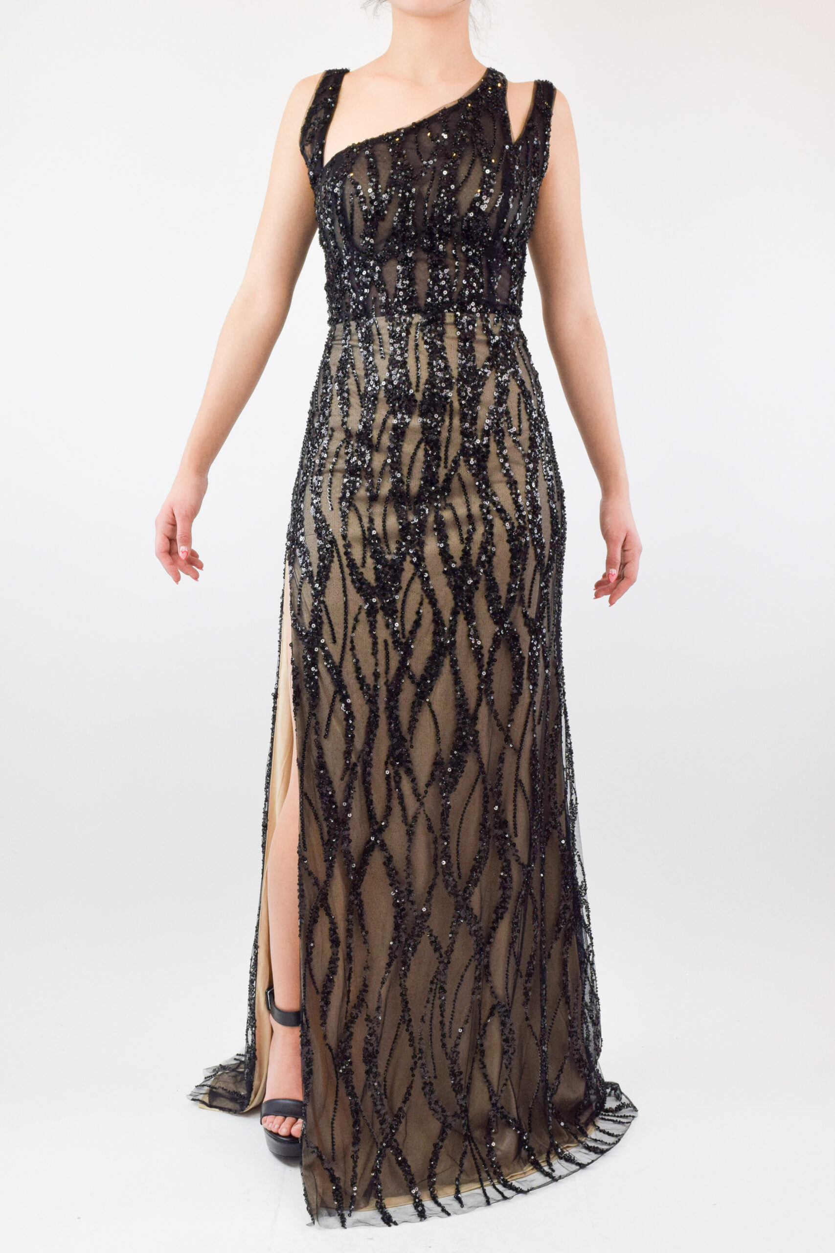 S-76 Vestido de lentejuela negro con beige con espalda asimétrica - Image 1