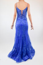 Vestido azul de tirante delgado y corte sirena con lentejuela - Image 2