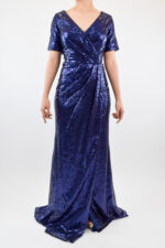 Vestido azul, recto de lentejuela con cruce en escote y plisado en costado de abdomen