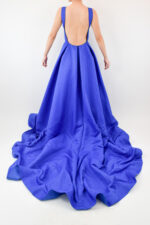 Vestido azul rey en corte A sin espalda y cuello cuadrado - Image 2