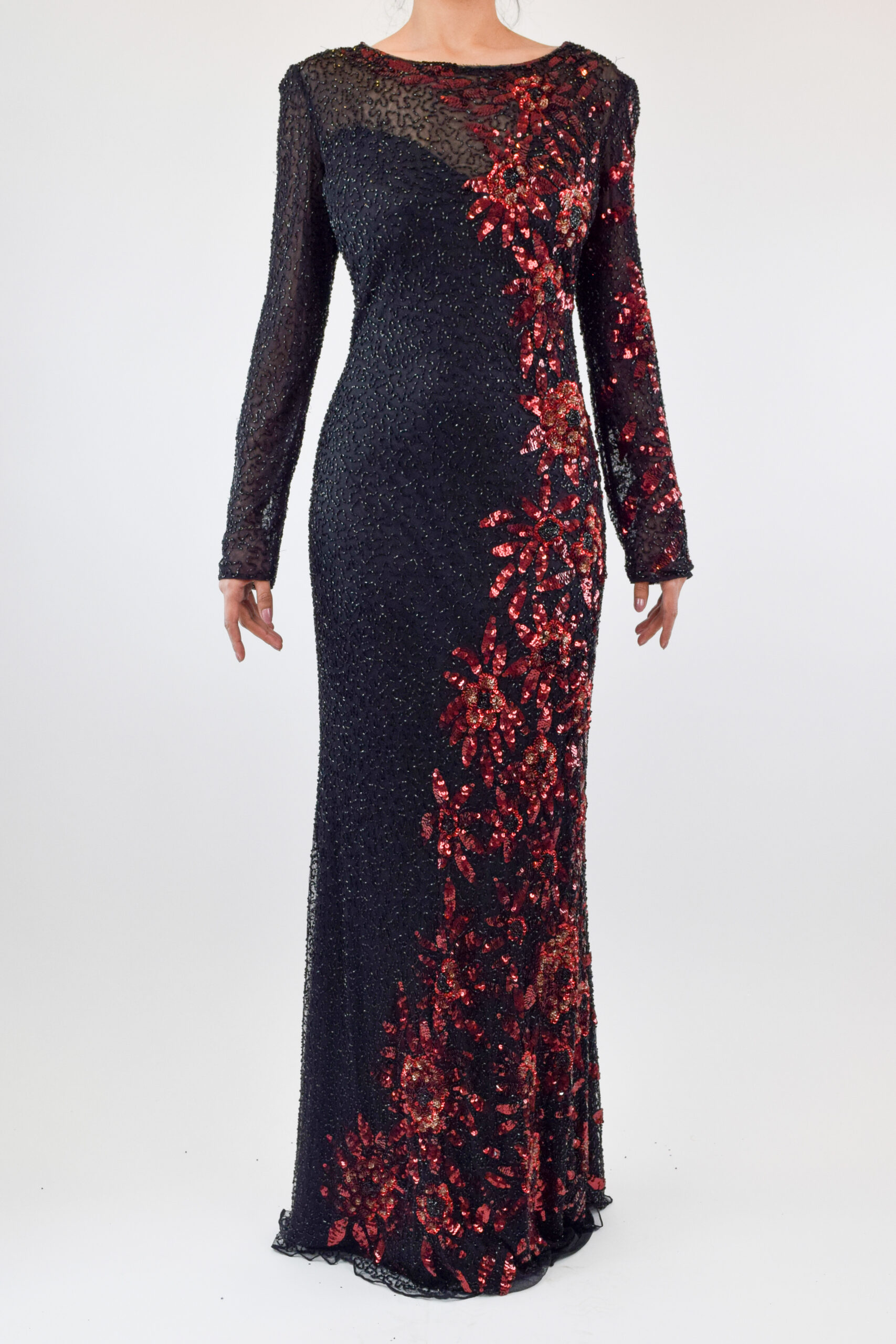 S-88 Vestido negro de pedrería y manga larga con flores rojas en costado - Image 1